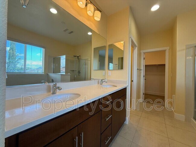 Building Photo - 18517 Admiral Way
