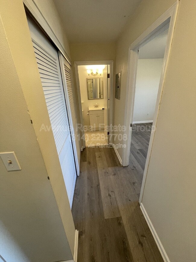 Building Photo - 1231 Creve Coeur Crossing Ln