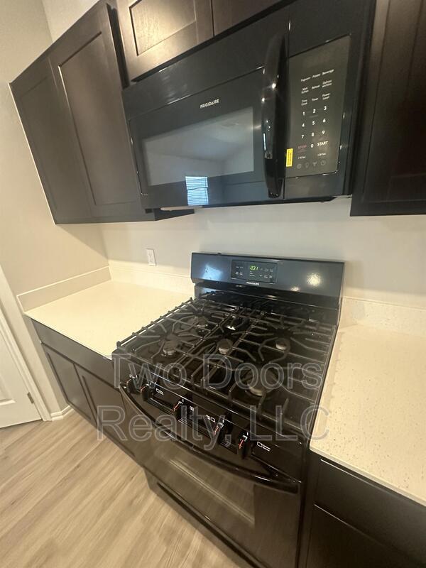 Building Photo - 1015 Ichabod Cir