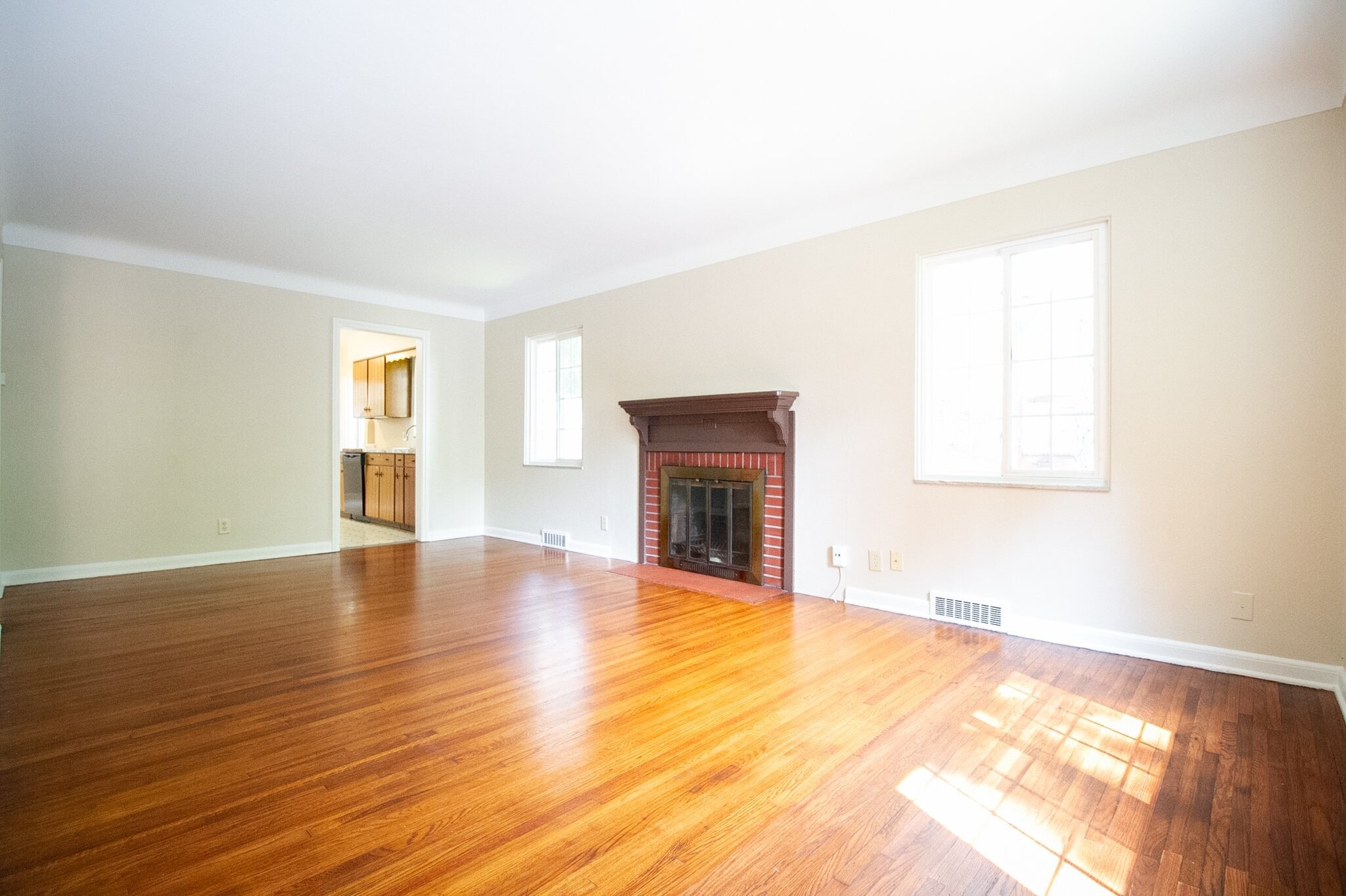 Building Photo - 2424 Lambert Dr
