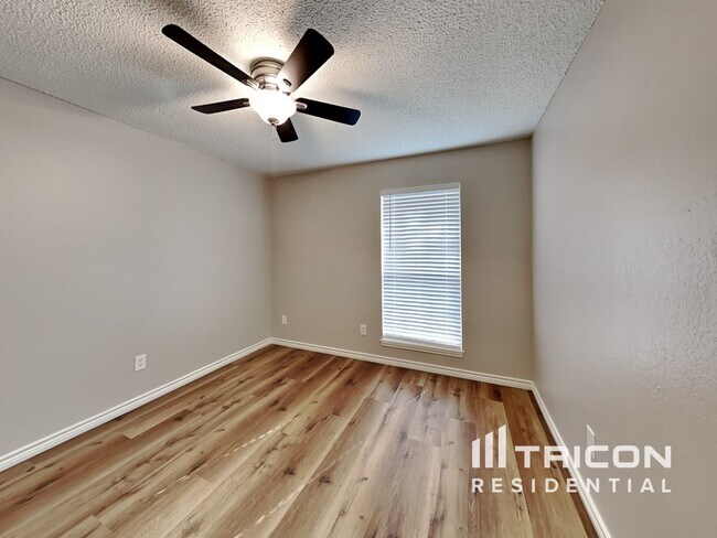 Building Photo - 6414 Willow Springs Dr
