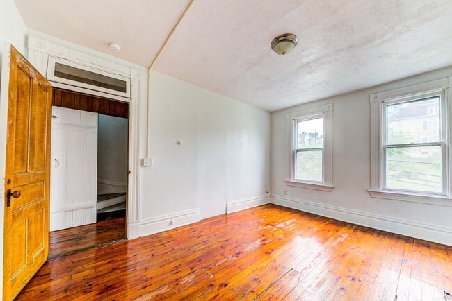 Building Photo - AVAILABLE AUGUST 2026 - Spacious Renovated 4 Bedroom, 1.5 Bath Home w/ AC!