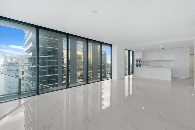 Building Photo - 700 NE 24th St