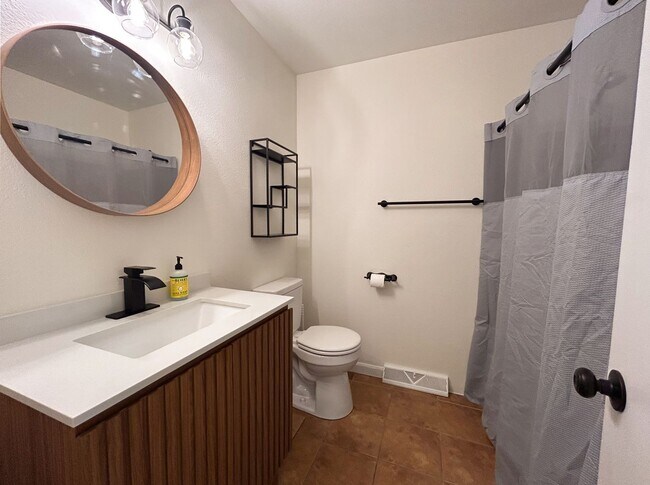 Building Photo - Wonderful Large 5 Bedroom House with Fenced Back Yard and 2-Car Garage