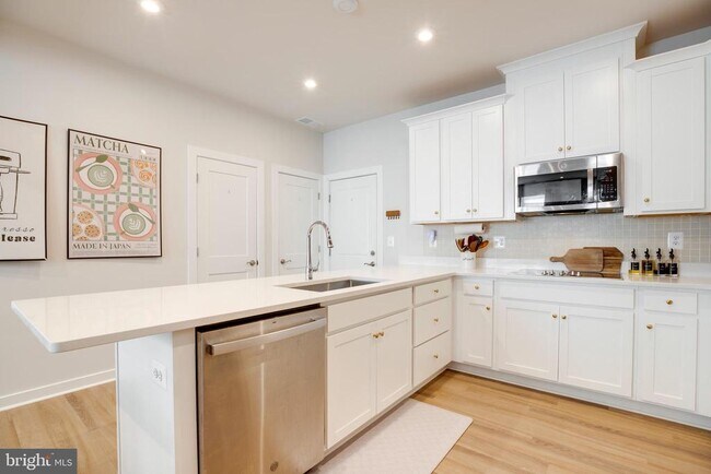 Building Photo - 4614 Olivine Dr