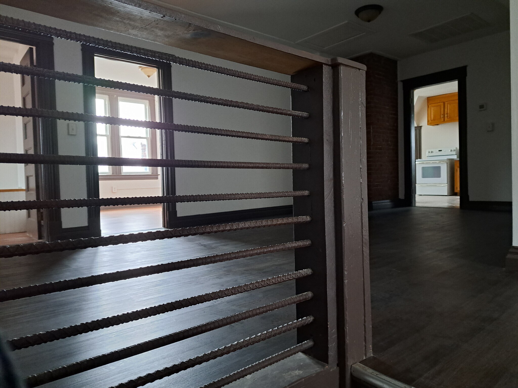 Building Photo - 261 Maple St