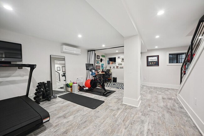 Building Photo - FURNISHED style in NoMA with Garage Parking