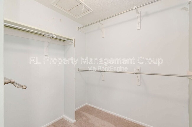 Building Photo - 66 Haddam Pl E