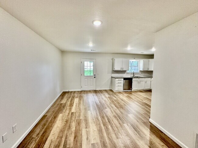 Building Photo - 802 E Kara Ln