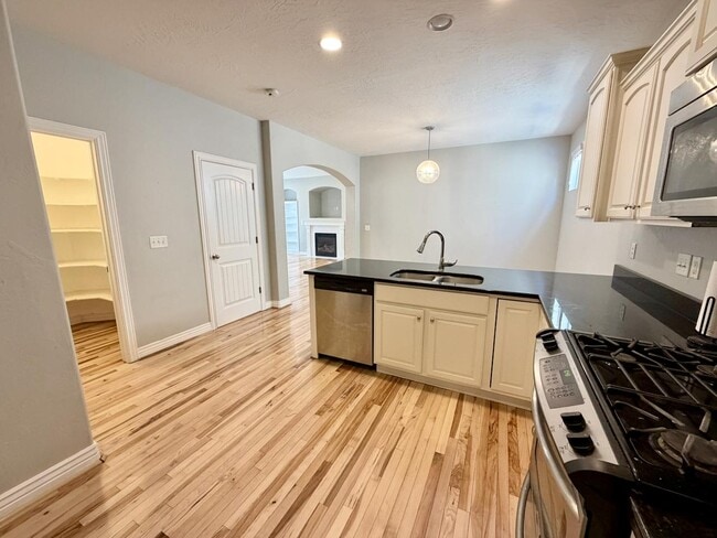 Building Photo - 5175 Fox Hollow Way