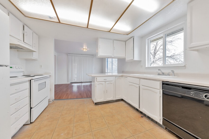 Building Photo - 104 W 5050 S