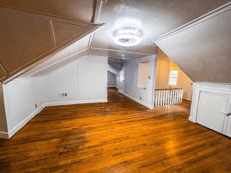 Building Photo - 715 E 58th St