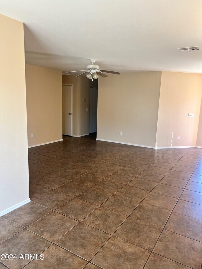 Building Photo - 1006 S Slater Cir