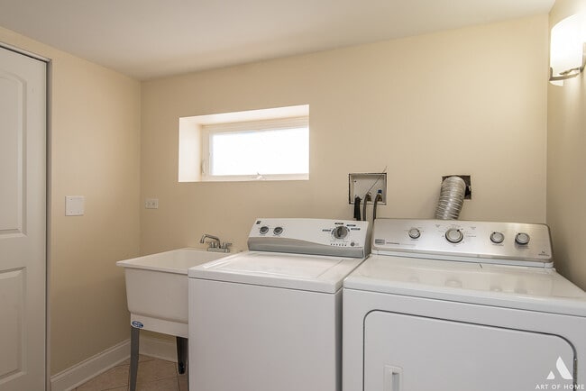 Building Photo - 106 Sharon Dr