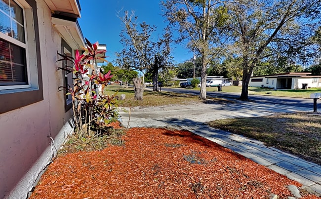 Building Photo - 142 Lynbrook Dr