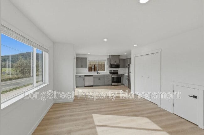 Building Photo - 810 S 19th St