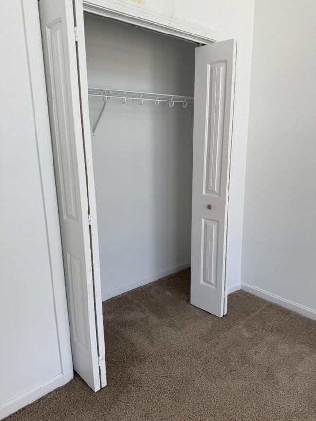 Building Photo - 8 Grove St