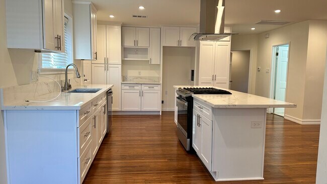 Building Photo - 1201 S Palm Ave