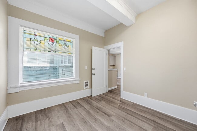 Building Photo - 2256B Van Ness Ave