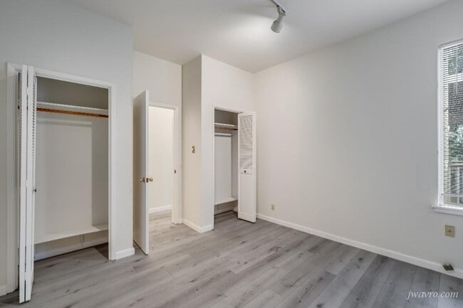 Building Photo - 33a Isis St