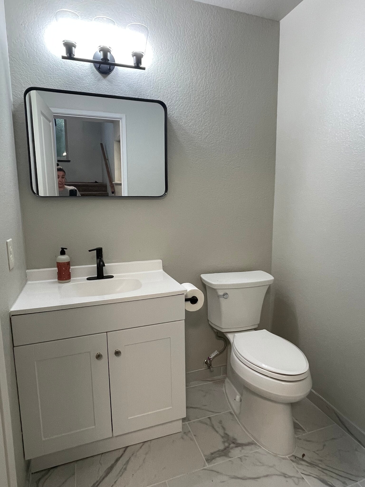 Building Photo - 14210 Beverly Park Rd