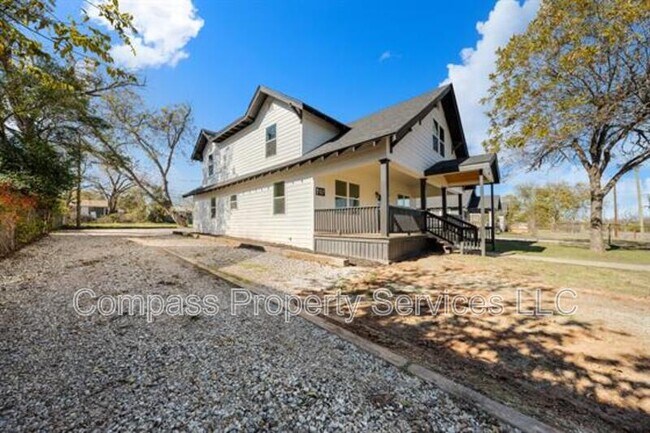Building Photo - 1620 N 15th St