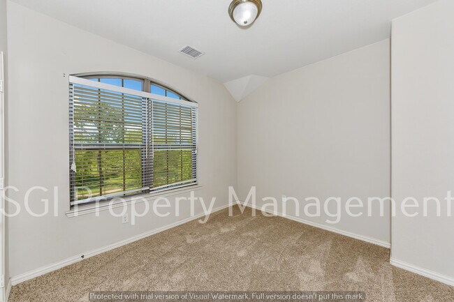 Building Photo - 679 Emily Ln