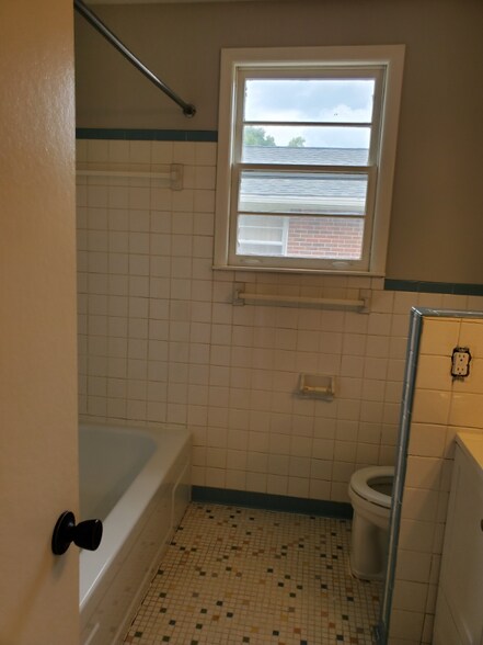 Building Photo - 3829 Crouch Dr