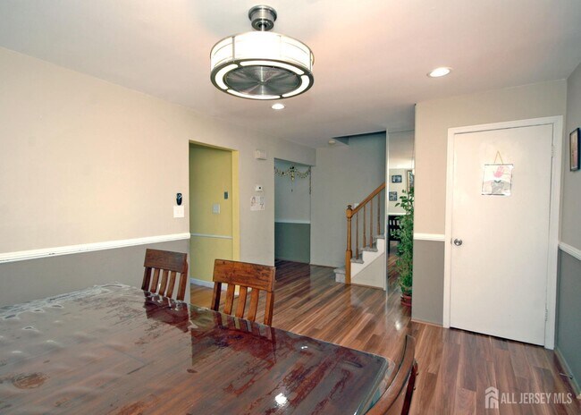 Building Photo - 4 White Oaks Dr