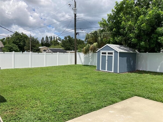Building Photo - 7131 Orpine Dr N