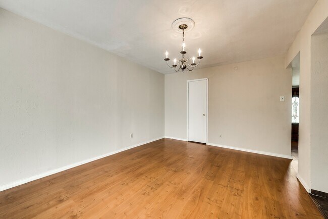 Building Photo - Adorable Townhome featuring 3 Bedrooms + Office In Prime Location