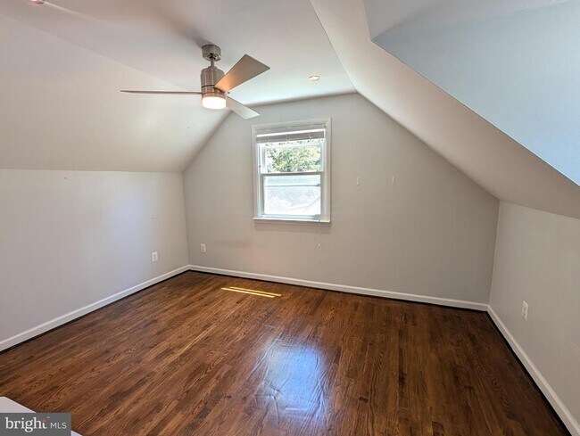 Building Photo - 2216 Harvard Dr