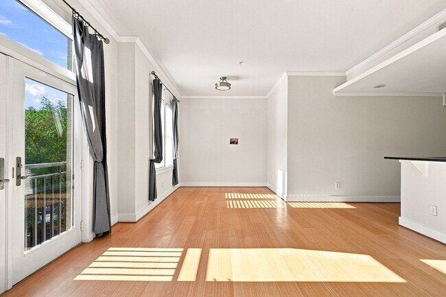 Building Photo - 933 Garrett St