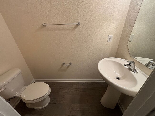 Building Photo - 2/2.5 Townhome in Prestwick – Garage & Screened Patio