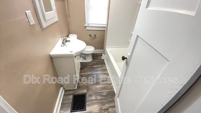 Building Photo - 1019 Burleigh Ave