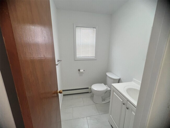 Building Photo - 5 Park Manor Ct
