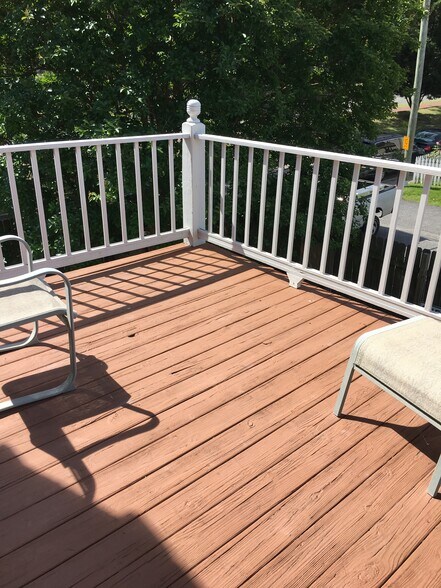 2nd floor deck - 703 W Leigh St