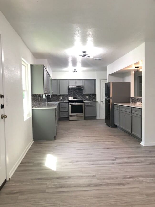 Building Photo - Call this Home!