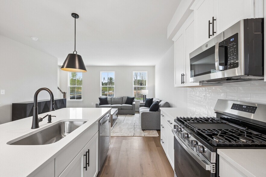 Building Photo - 473 Wild Poppy Dr
