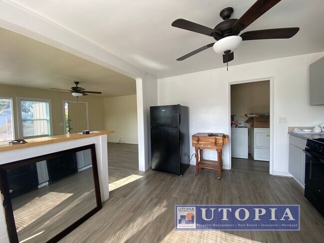 Building Photo - Charming Pleasure Point Home With Large Yard