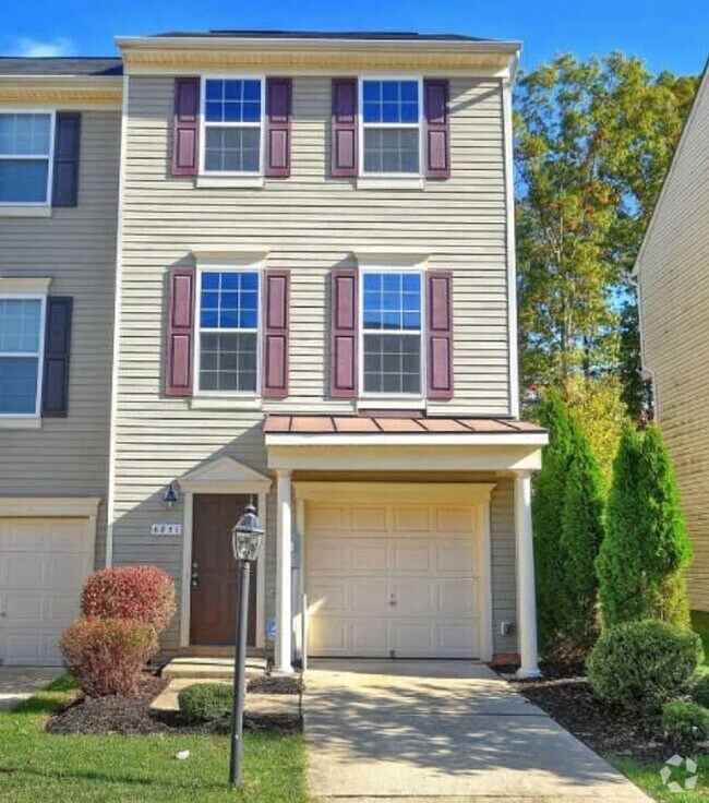 Building Photo - Beautiful End-Unit Townhome in Tanyard Spr...