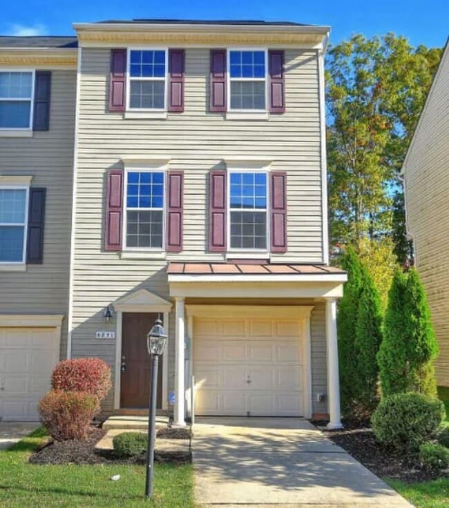 Primary Photo - Beautiful End-Unit Townhome in Tanyard Spr...