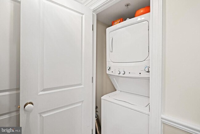 Building Photo - 555 Massachusetts Ave NW