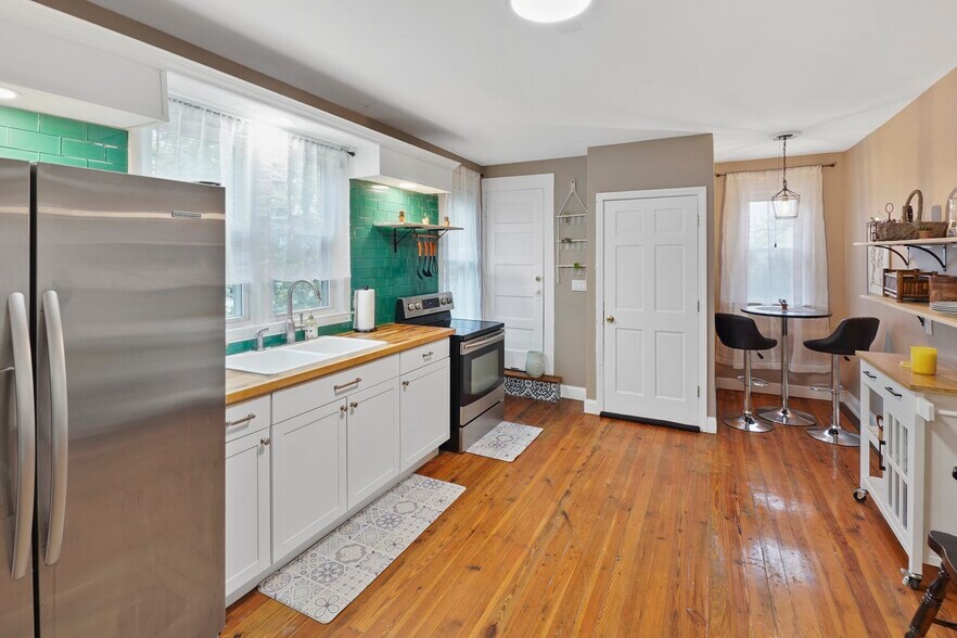 Primary Photo - 578 Woodward Ave