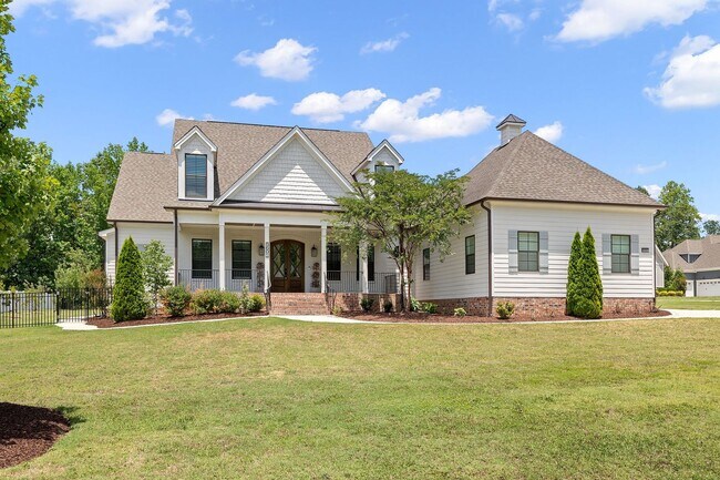 Building Photo - **Luxury 4/4 with Fenced in Yard**