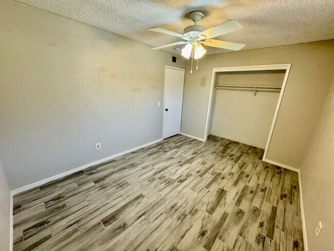 Building Photo - Spacious 2BD/2BTH with Private 2 Car Garage!