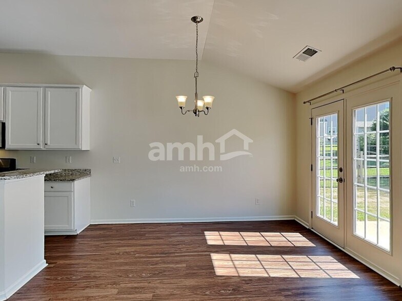 Building Photo - 112 Golden Valley Dr