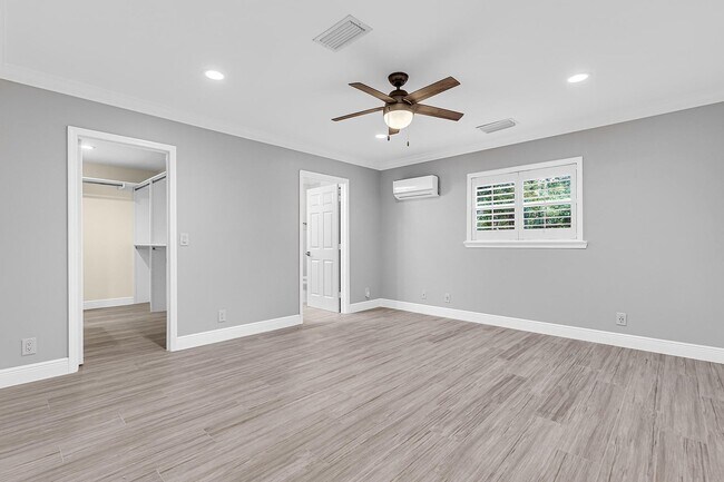 Building Photo - 12831 Shore Dr