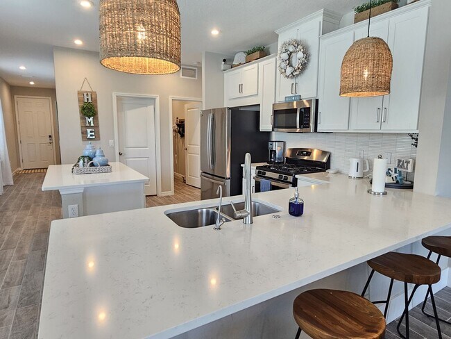 Building Photo - Annual Furnished or Seasonal Short-Term 4 Bedroom 2.5 Bathroom Home in Palmero!