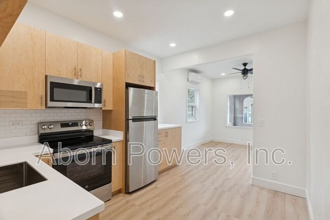 Building Photo - 1032 Spring St